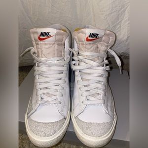 Nike Blazer Mid ‘77 Shoe (worn twice)